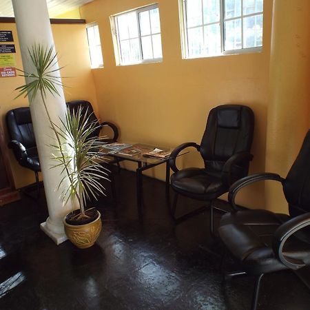 Tropical Court Inn New Kingston Luaran gambar