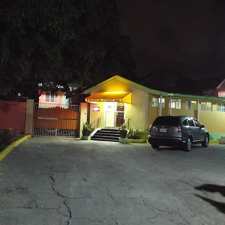 Tropical Court Inn New Kingston Luaran gambar