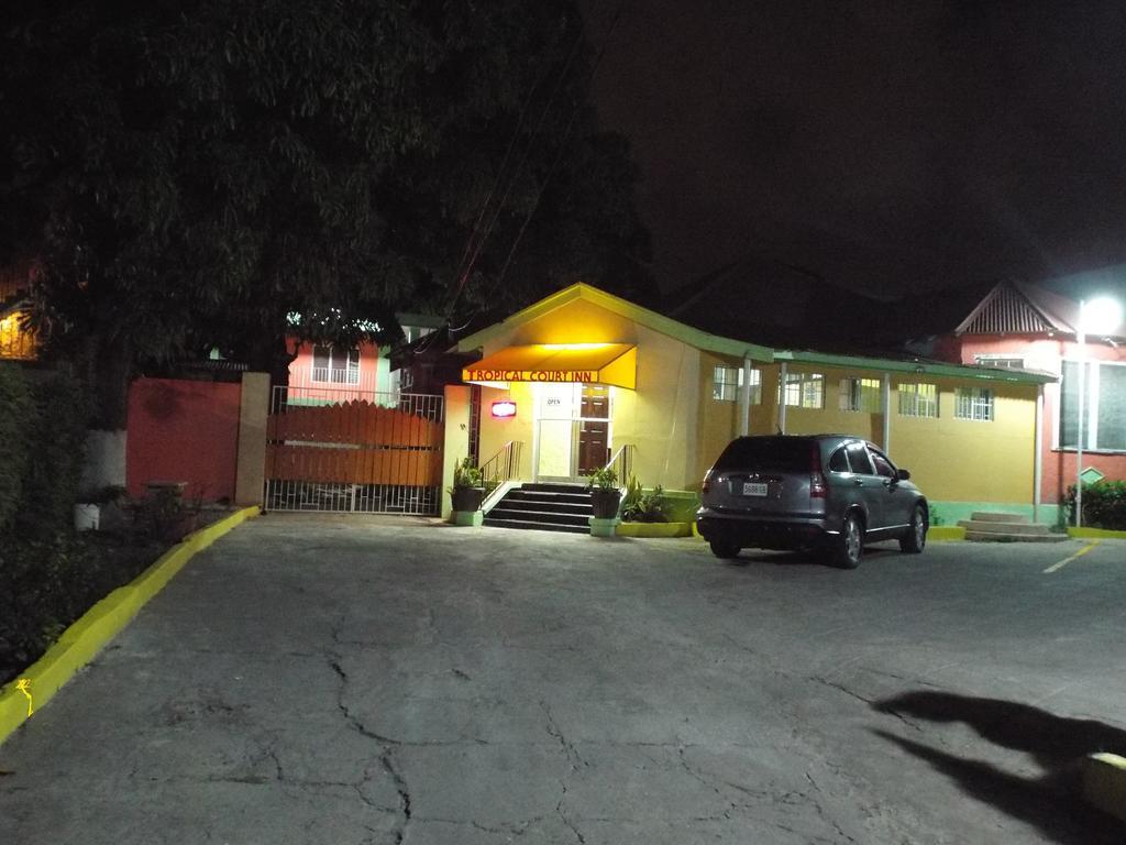 Tropical Court Inn New Kingston Luaran gambar