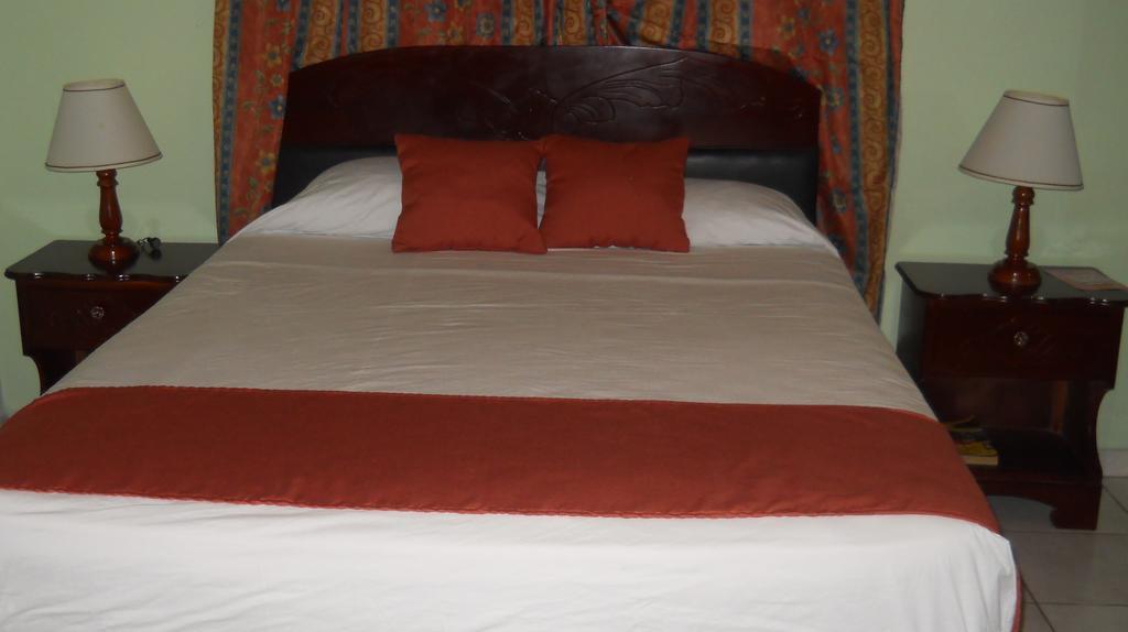 Tropical Court Inn New Kingston Bilik gambar