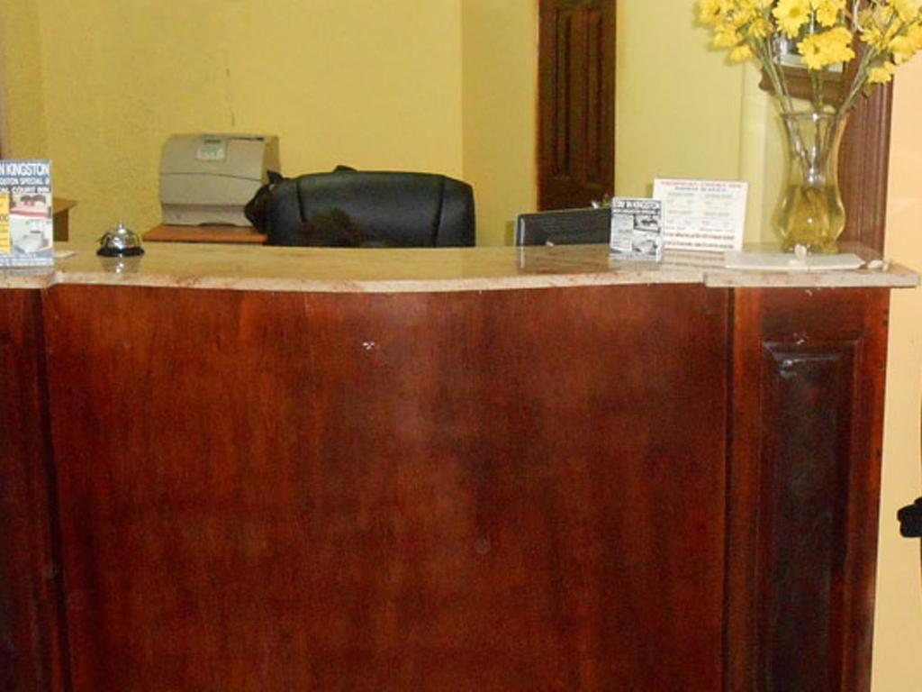 Tropical Court Inn New Kingston Luaran gambar