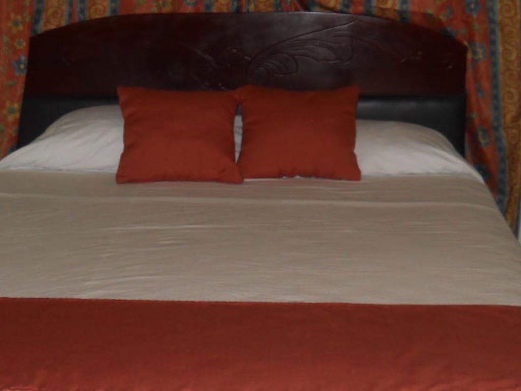 Tropical Court Inn New Kingston Bilik gambar