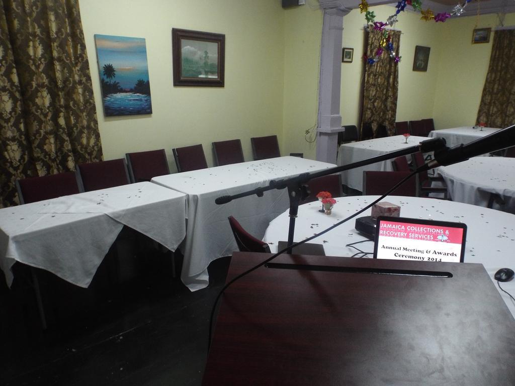 Tropical Court Inn New Kingston Luaran gambar