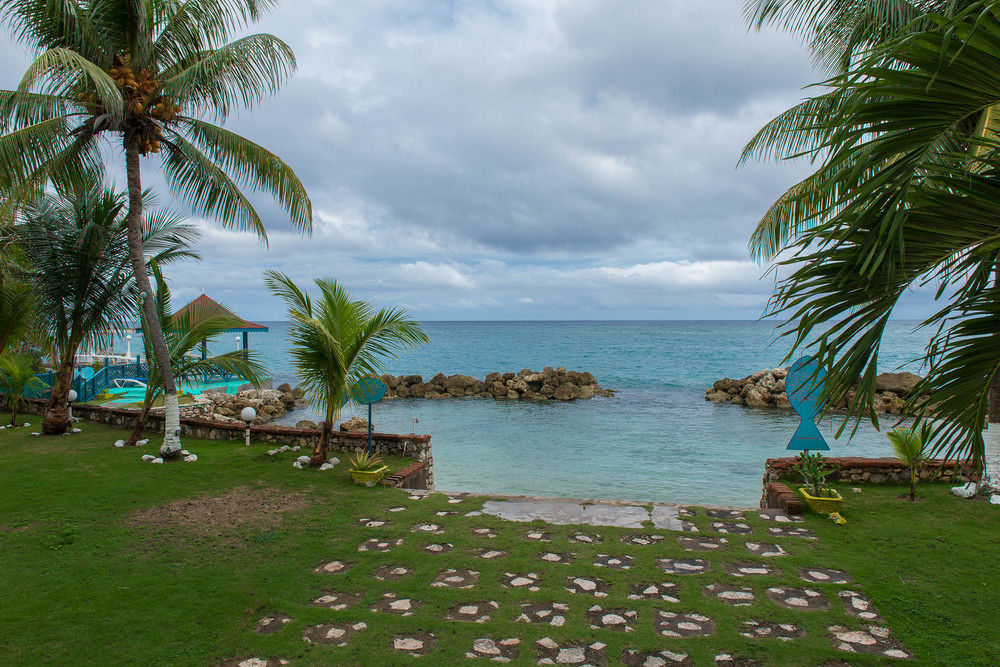 Tropical Court Inn New Kingston Luaran gambar